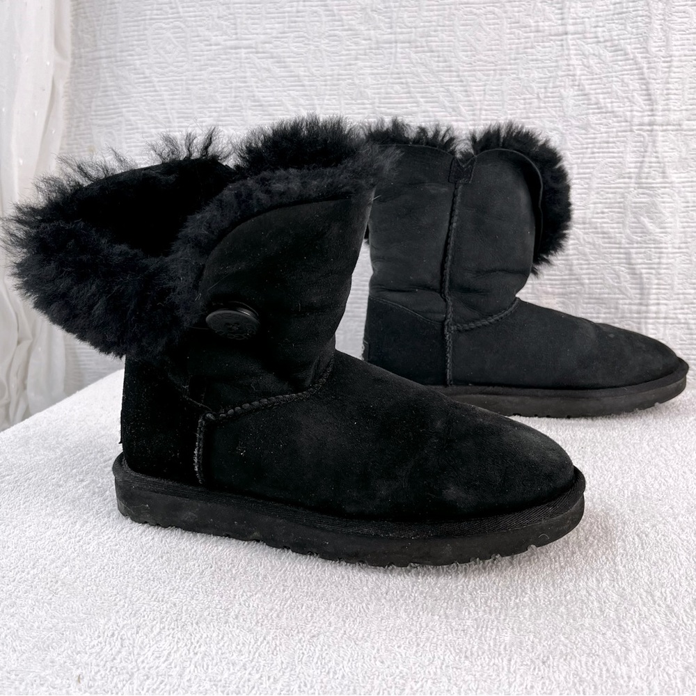 Ugg Bailey Button Sheepskin Boots Womens 7 Suede outer Wool Shearling lined boot